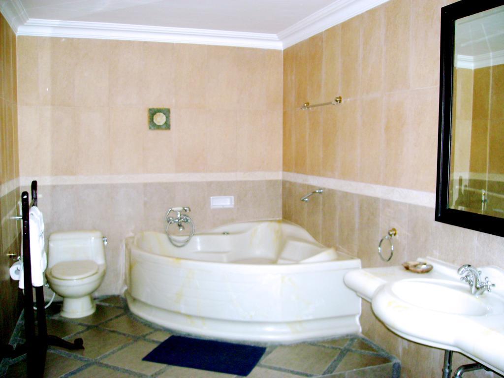 Swaloh Resort&Spa Kalangbret Zimmer foto